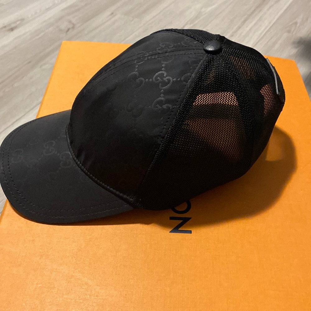 Gucci cap almost new !